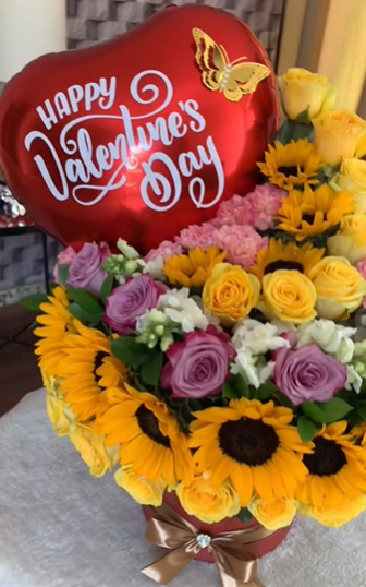 Three Flowers - Desayuno sorpresa con flores y chocolates